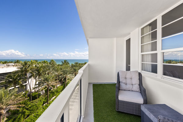 Apartment for sale at the Decoplage with beach view
