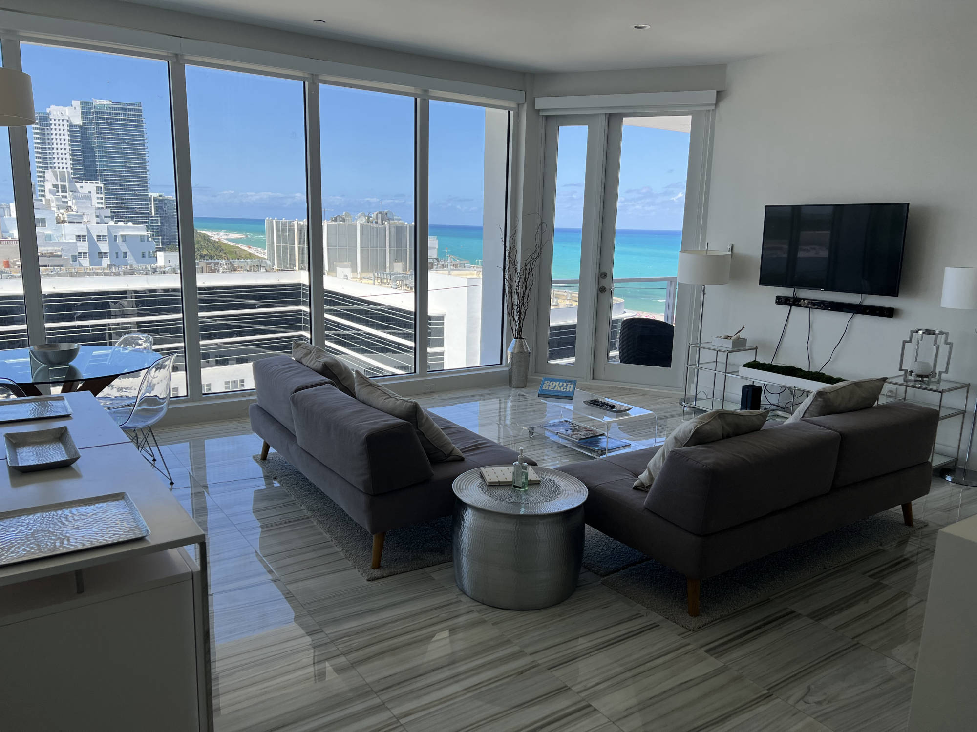 living room with breathtaking view