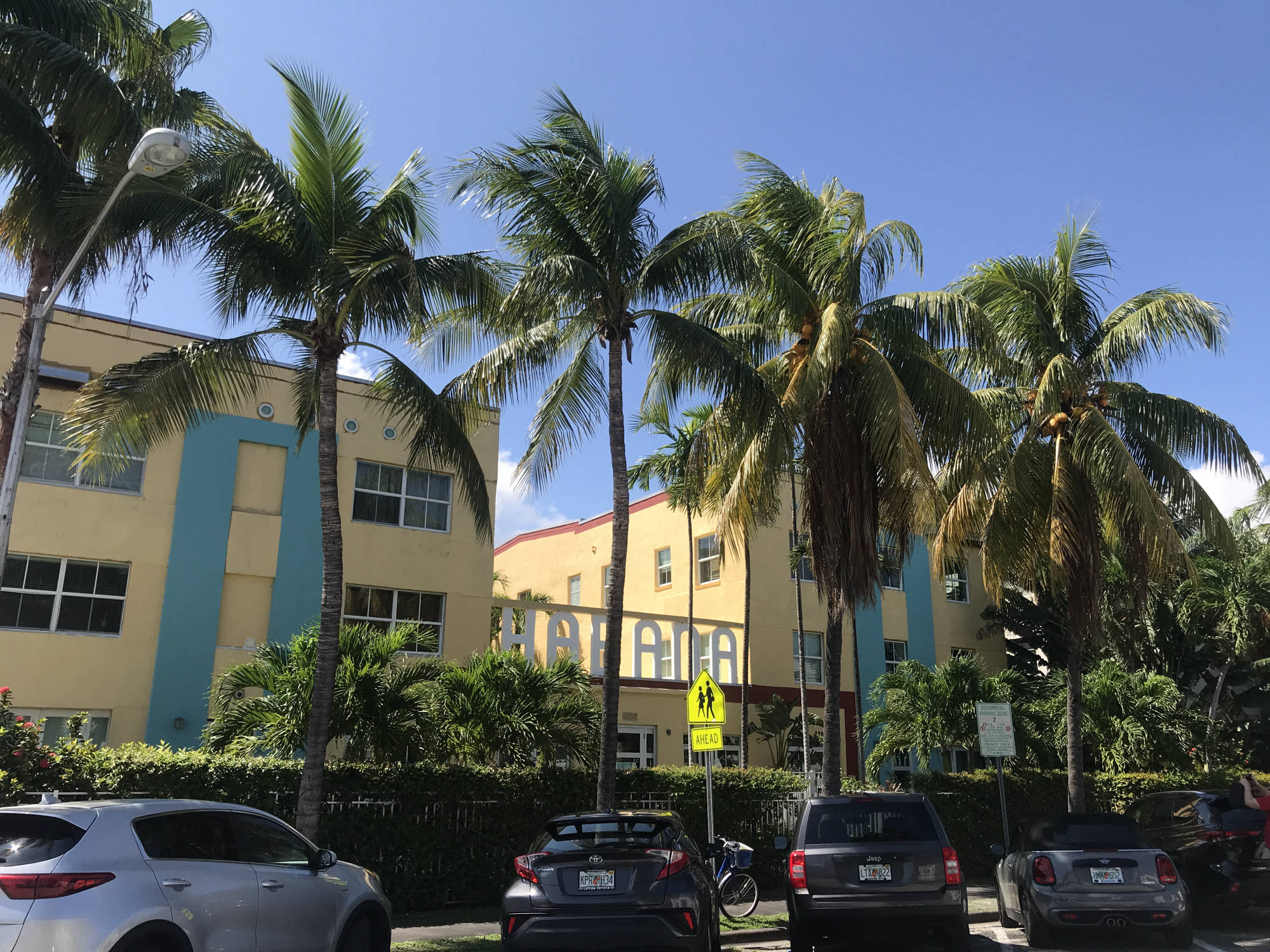 Habana condo with street parking